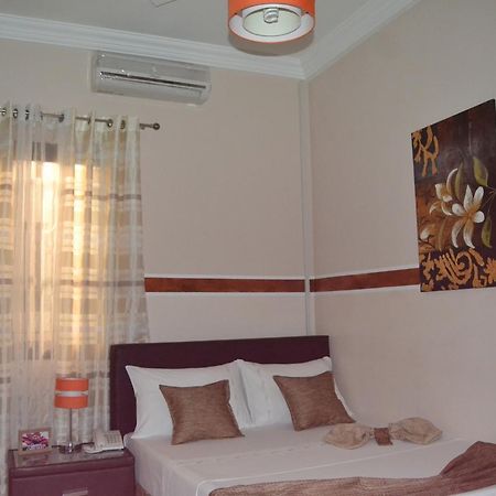 Green Lodge Киншаса Екстериор снимка
